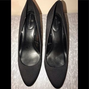 Bandolino black high heel shoe